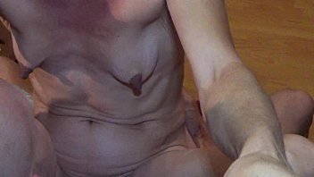 貧乳垂れ乳外国人ガリガリ素人熟女の個人撮影生ハメセックス